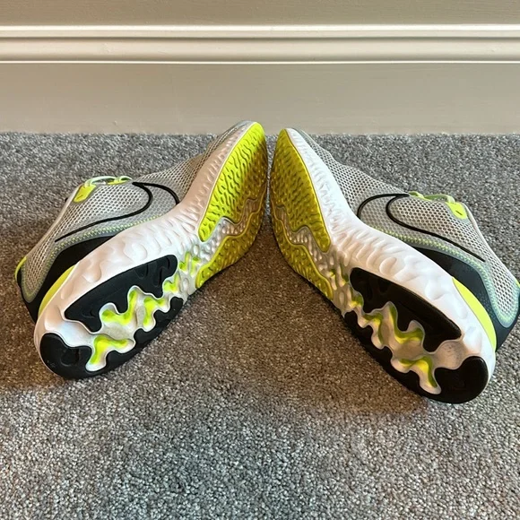 Nike Renew Run Mens Size 10. Like New worn 1 time - Picture 8 of 8
